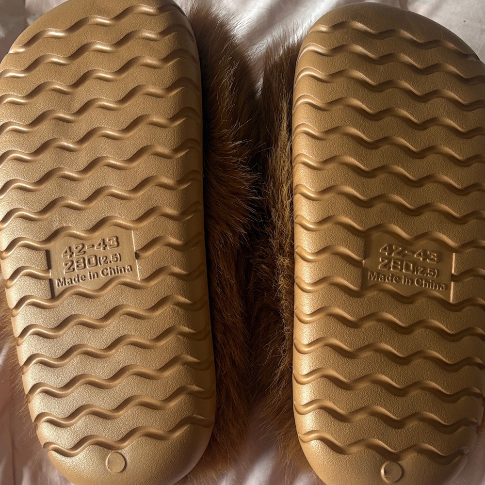 Capybara Slippers - Picture 3 of 5
